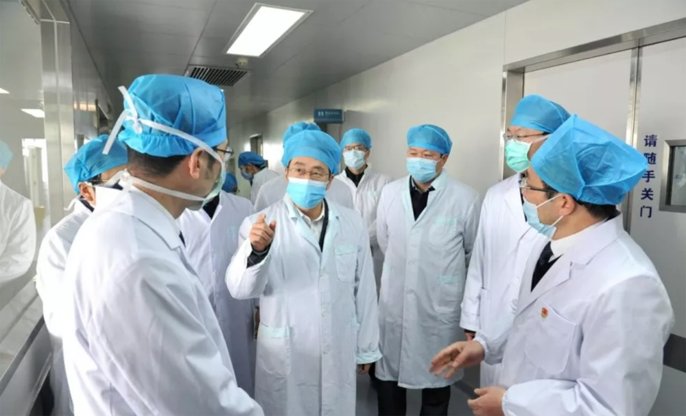 鹽城中健康復醫(yī)院備受鼓舞！區(qū)領導心系防疫一線，看望慰問戰(zhàn)“疫”人員！